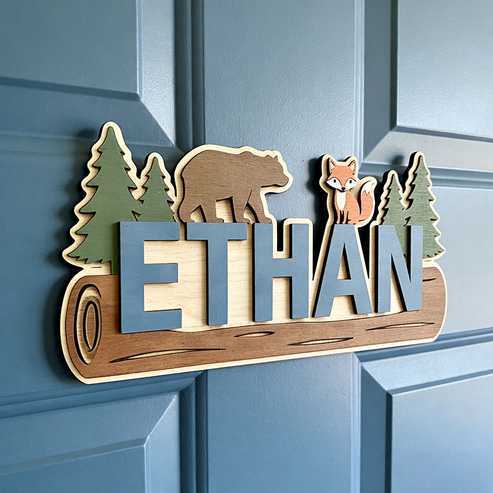 Baby Nursery Toy - Personalisiertes Holzschild mit Waldtieren und Namen,